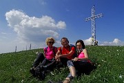 Spettacolo di narcisi e di tanti amici sul Linzone (1392 m) il 7 maggio 2016 - FOTOGALLERY